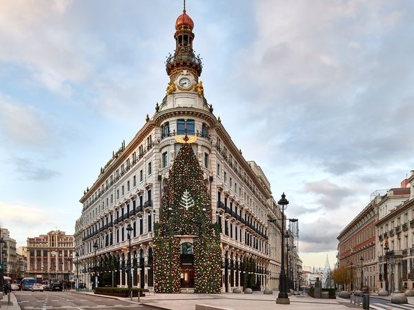 Facade of the Four Seasons hotel in Madrid.