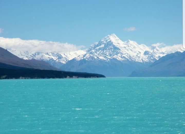 Pukaki Pay and Mount Cook in the background, New Zealand.